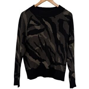 Athleta Jacquard Crew Neck Sweater Merino Wool Camo Animal 32 Light Athleisure